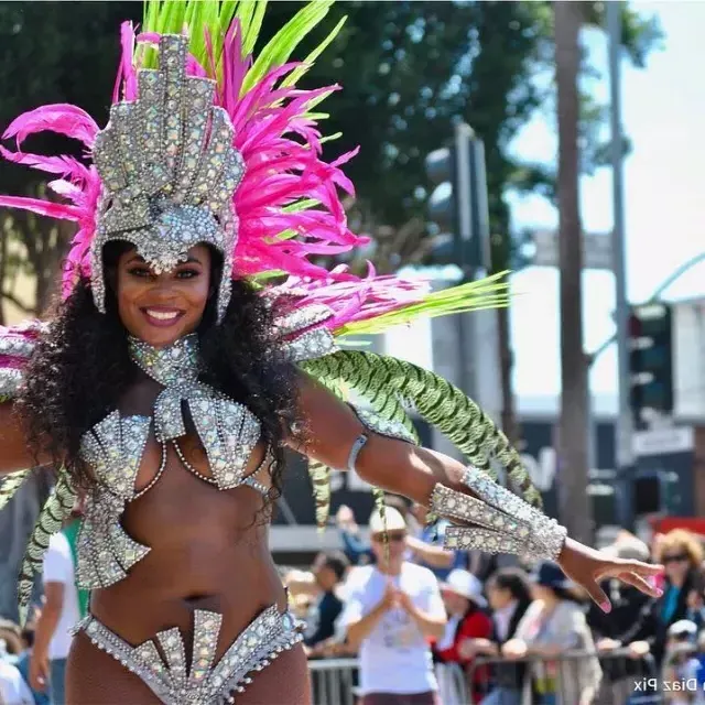 Bailarina de carnaval en la Misión